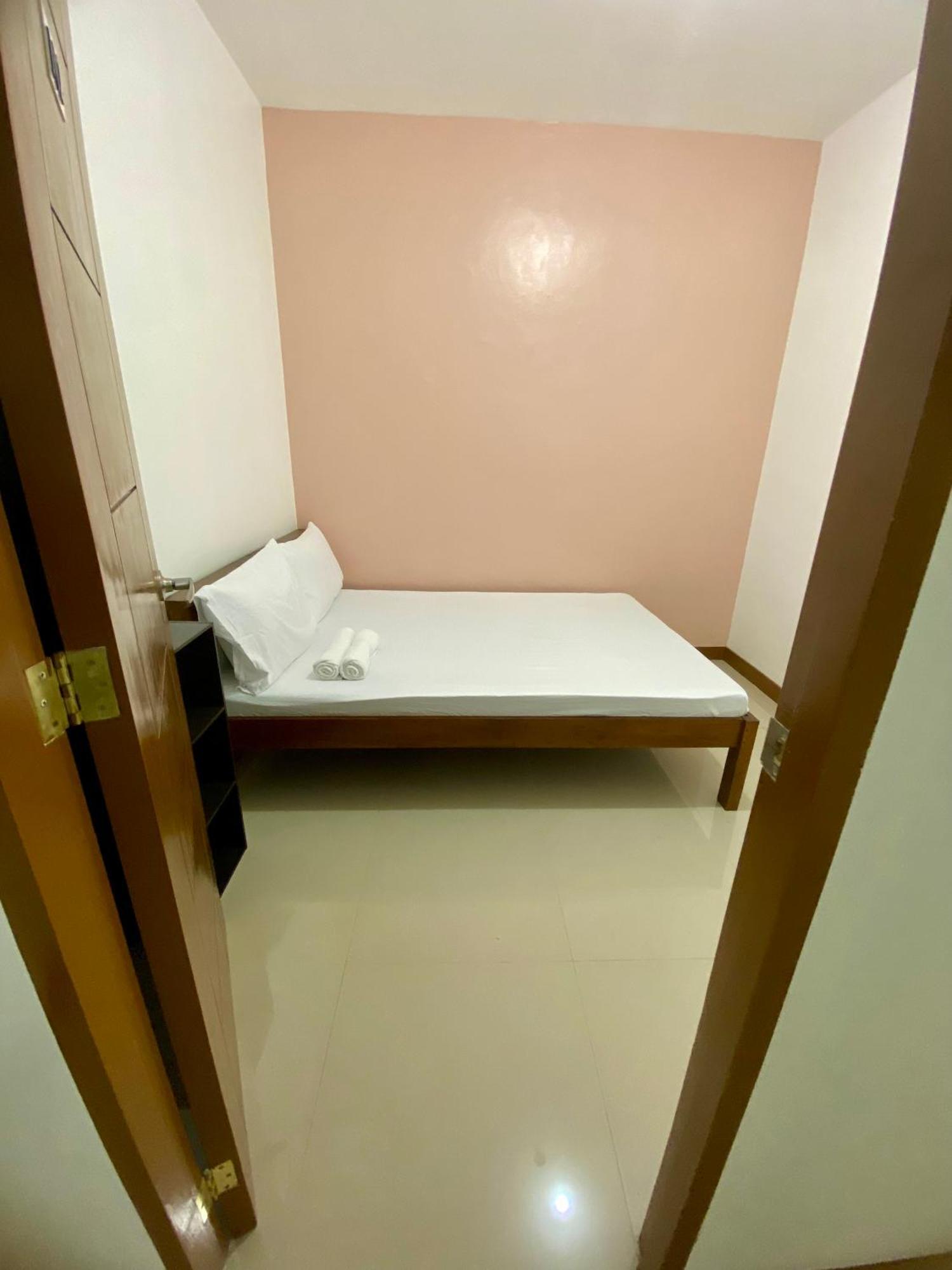 Mybed Dormitory Cebu Stadt Exterior foto